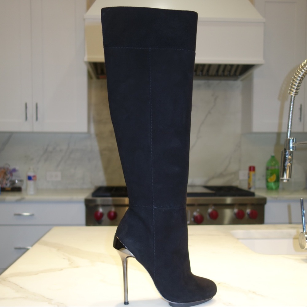 Beautiful knee high suede boots -Size 6.5 (EUC)